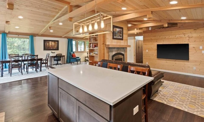 Spokane House | City House / Large Backyard / BBQ / Laundry