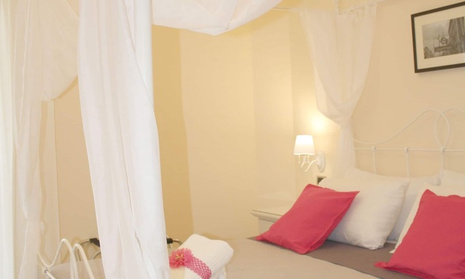 Pompei Bed & Breakfast | City Life Pompeii - Sun Suite with Balcony