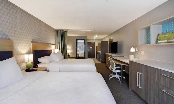 Alpine Center Hotel | City Lights and Comfort Nights: Kitchenette, FREE Breakfast. Pets are Allowed!
