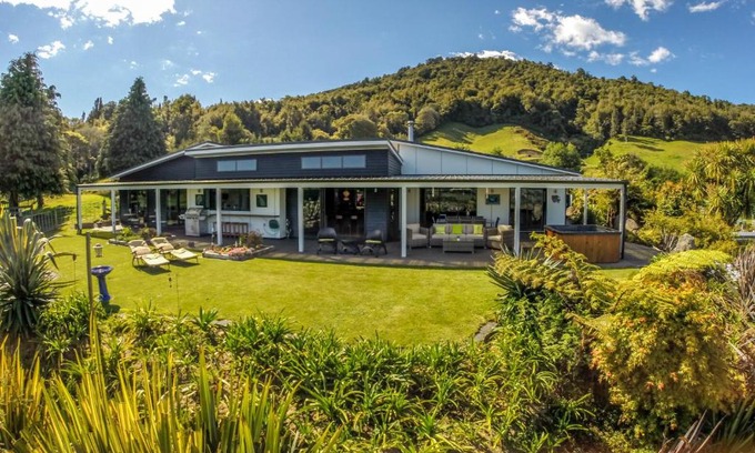 Rotorua Bed & Breakfast | City Lights Boutique Lodge