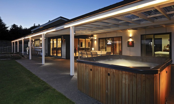 Rotorua Bed & Breakfast | City Lights Boutique Lodge