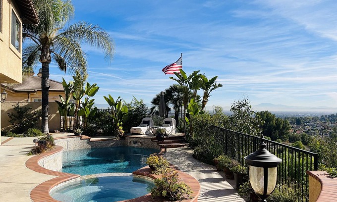 Valle Lindo Apartment | City lights landscape high-end mansion
