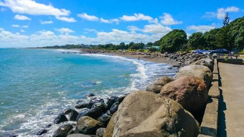 New Plymouth Apartment | City Living Unit 3 - 5 min stroll to CBD