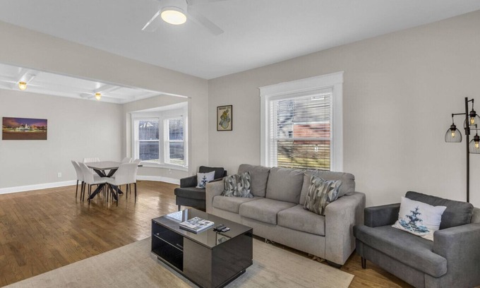 South Hyde Park Apartment | City of Fountains Getaway