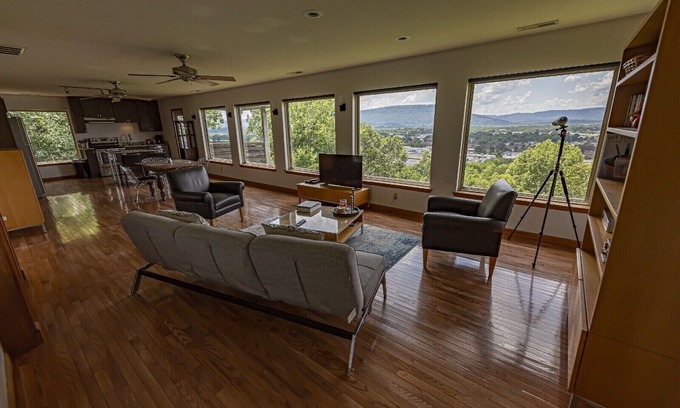 Chattanooga Ski Chalet | 'City Overlook & Hideway' above downtown Chattanooga