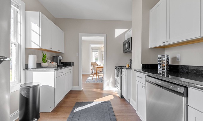 Hopewell House | City Point Historical Bungalow