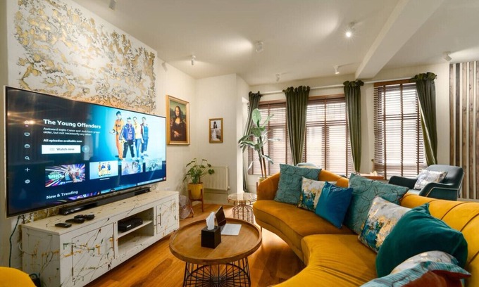 Penylan House | City Retreat w/Hot Tub+Games Room+Twin BBQ+Parking
