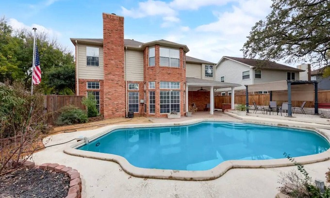 Flower Mound House | City Retreat w/Pool & Near Lake