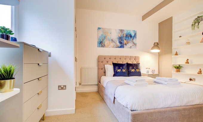 Deptford Apartment | City Retreat with Large Outdoor Terrace near Greenwich and Canary Wharf