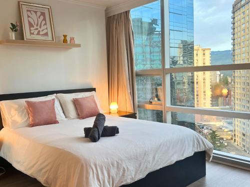 Downtown Vancouver Apartment | City Retreat With Views in the Heart of Downtown