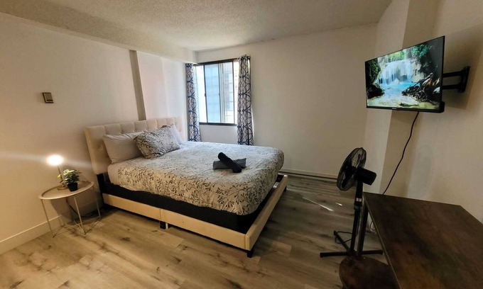 Eau Claire Apartment | City Sanctuary: Cozy Downtown Calgary Escape
