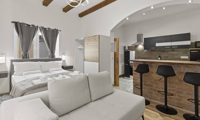 Vienna Apartment | City & Sky: Vienna Apartment Close to the Airport