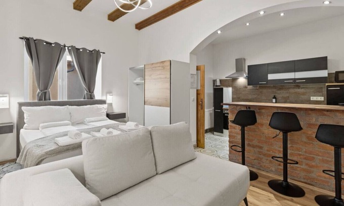 Oberlaa Apartment | City & Sky: Vienna Apartment Close to the Airport