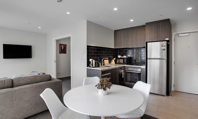 Newton Apartment | City Skyline Apartment near Myers Park