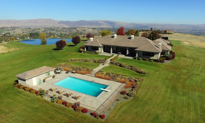Selah House | City Suite at Chateau Valhalla