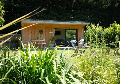 Toppesfield House | City to Country Retreat Luxury Lodges with Hot Tub, BBQ, Fire Pit