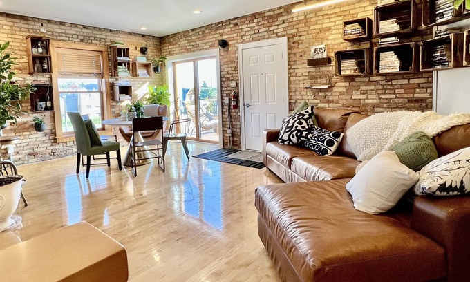 Lansing Apartment | City Treehouse Loft & Balcony - Old Town Lansing