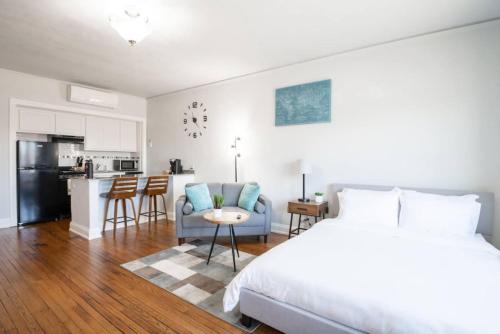 Peoria Apartment | CITY VIBES - Modern Suite in the heart of Downtown