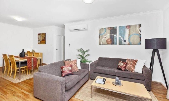 Northbridge Apartment | City View Apartment near to RAC Arena