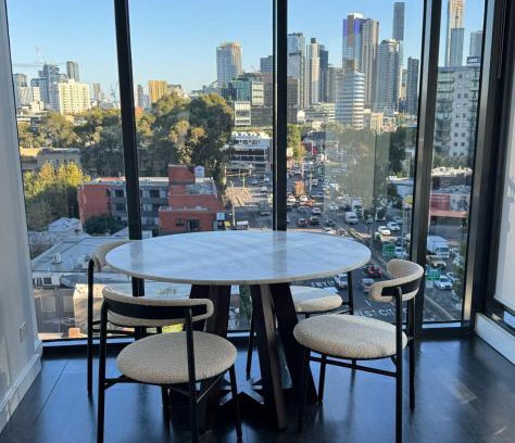South Melbourne Apartment | City Views Apartment with Free Parking