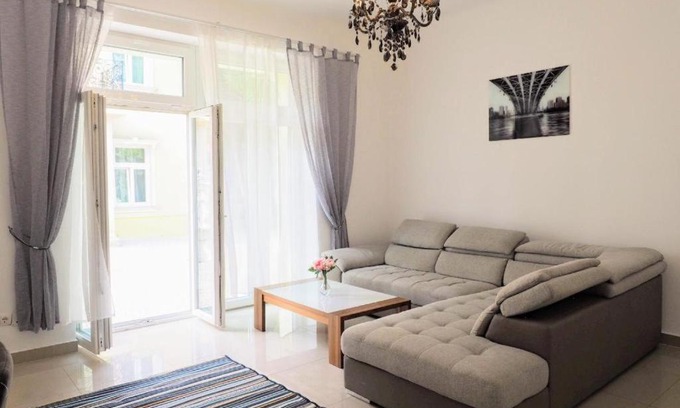 Meidling Apartment | City Villa Schönbrunn Apartments - Contactless 24h Check-In