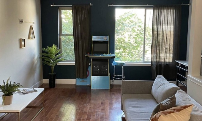 Point Breeze House | Cityscape Haven Prime Location