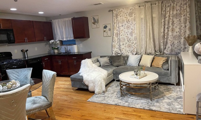 Union City Apartment | Cityscape Stay near Manhattan
