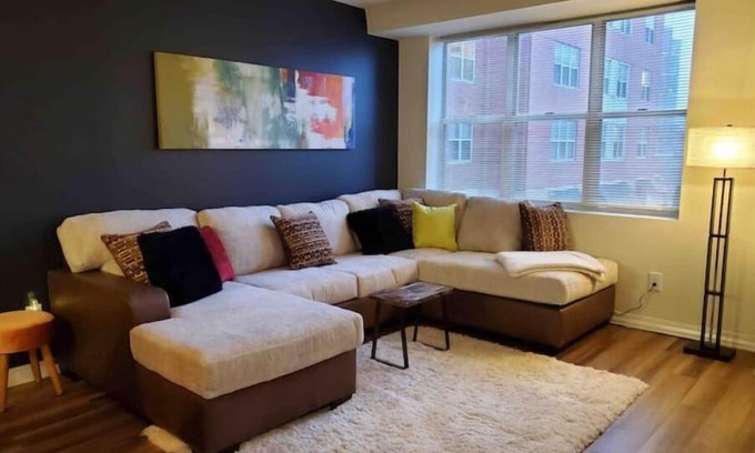 College Hill Apartment | CityView 1BR/Pool/Gym/Parking