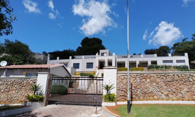 Northcliff Cottage | CityView, a stunning modern apartment