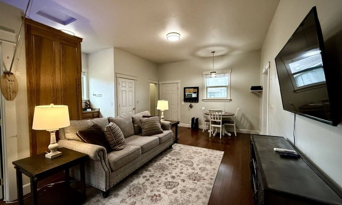 Baker City House | Claim Jumpers Cottage, Sleeps 4 w/Sauna! Local Golfing 50% Off!