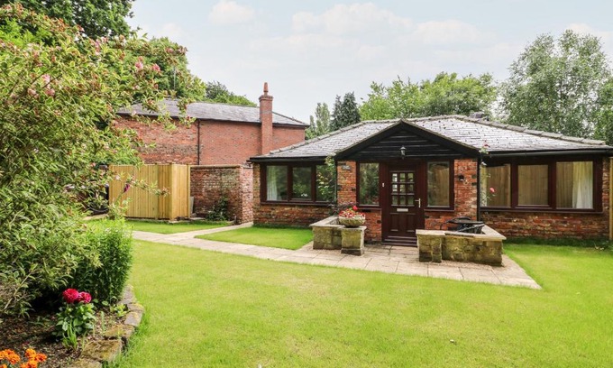 Selby House | Claire Cottage