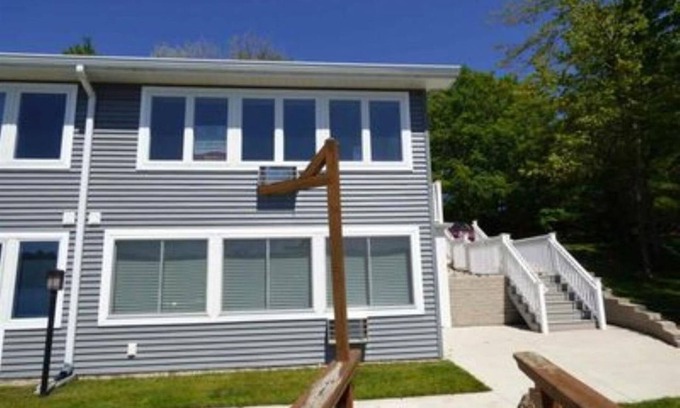 Clam River Apartment | Clam Lake Condo