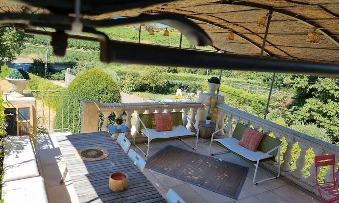 La Tour-d'Aigues House | Clame country house