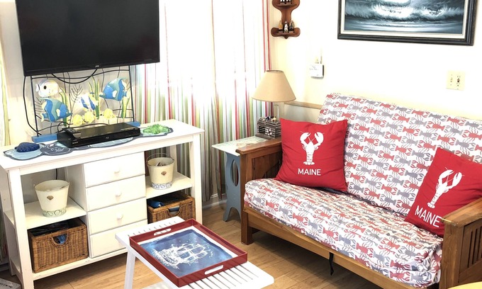 Camp Ellis Cottage | Clamshell Cottage Saco Maine Steps to the Beach pet friendly