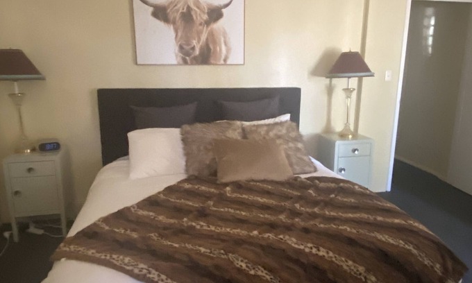 Broken Hill Bed & Breakfast | Clanarrah Eclectic - An old shop turned into a spacious 2 bedroom cottage