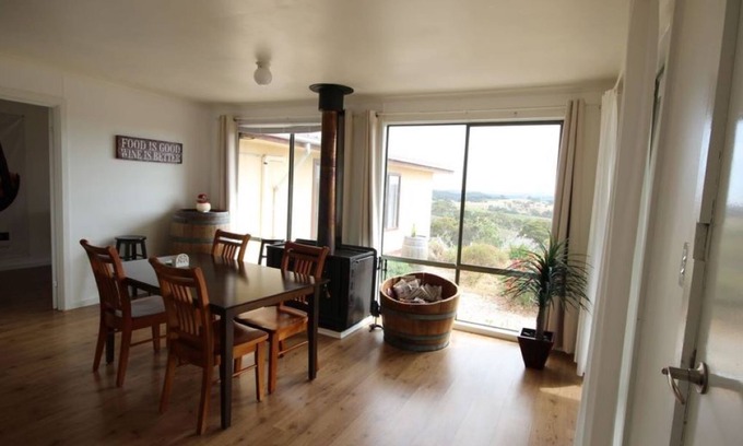 Emu Flat Cottage | Clare View COTTAGE(pet friendly)sleep 4, 220 spring gully road, Clare Australia