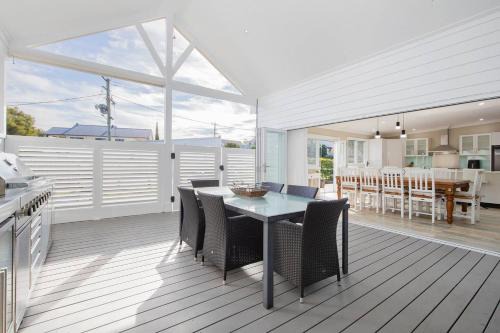 Stockton House | Claremont - Timeless Foreshore Retreat by the Wharf