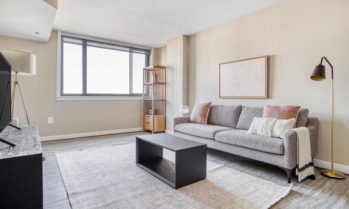 Court House Apartment | Clarendon 1BR w Gym WD Doorman nr Metro WDC-349