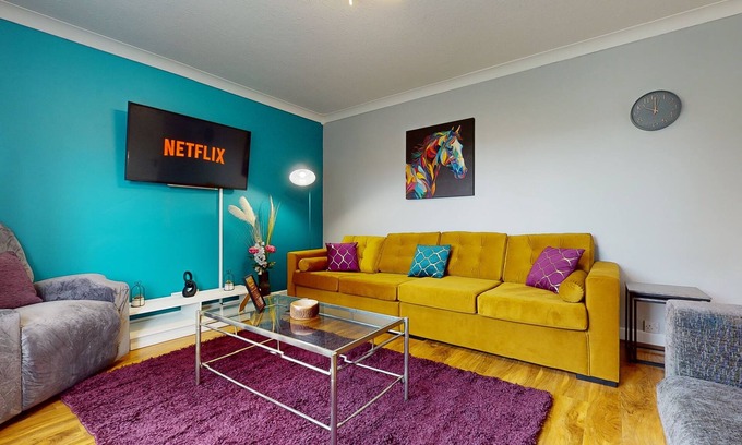 Hinckley House | Clarendon 3 Bed Bungalow Parking & Wifi Business and Leisure