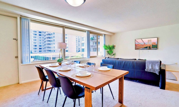 Aurora Highlands Apartment | Clarendon Apt | Walk to Metro