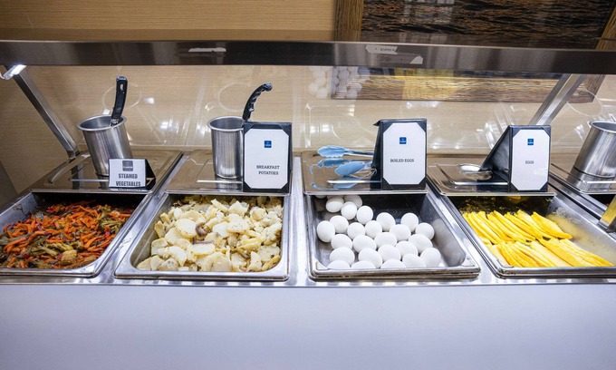 Romulus Hotel | Clarion Hotel Detroit Metro Airport