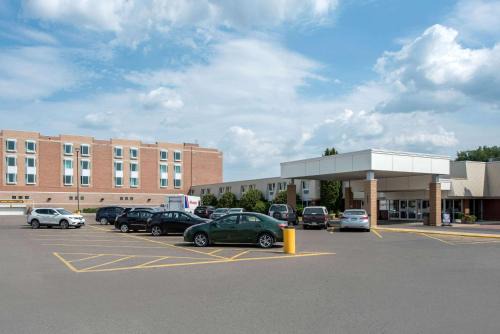 Brandon Hotel | Clarion Hotel & Suites