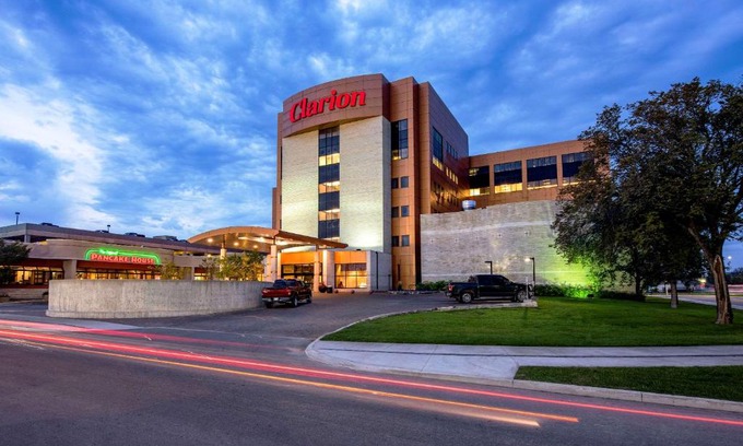 St. James Hotel | Clarion Hotel & Suites