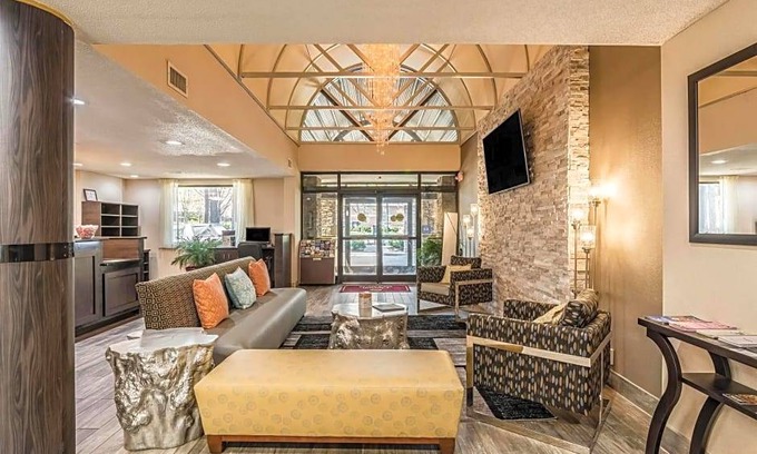 Cornelius Hotel | Clarion Inn & Suites