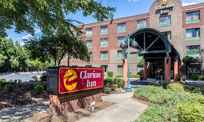 Cornelius Hotel | Clarion Inn & Suites