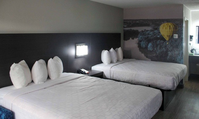 Statesville Hotel | Clarion Pointe Statesville