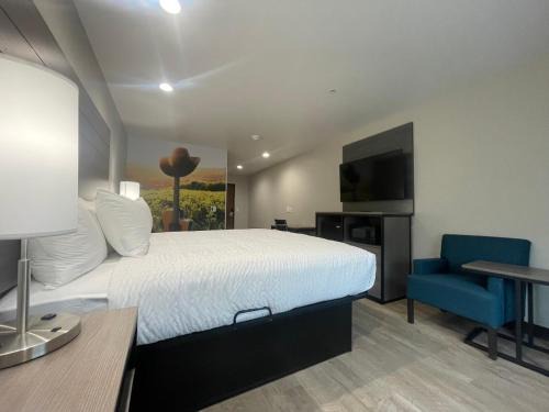 Ederville Hotel | Clarion Pointe