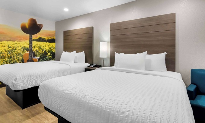Ederville Hotel | Clarion Pointe