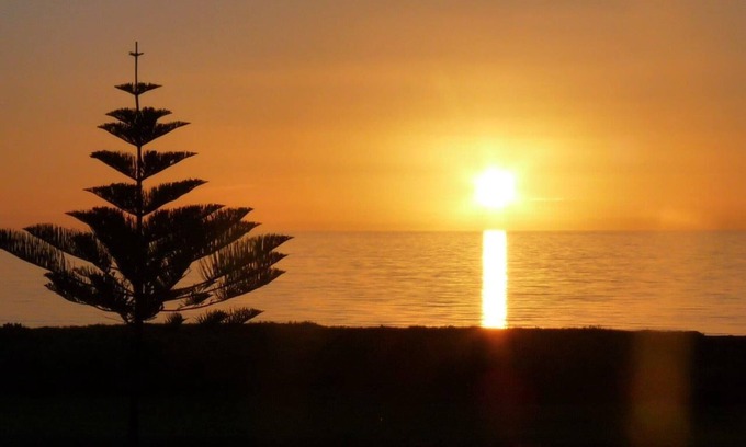 Lacepede House | Clarkeys by the Beach - beachfront, sleeps 10