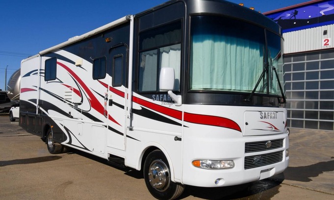 Leduc House | Class A 2008 Monaco Safari 330